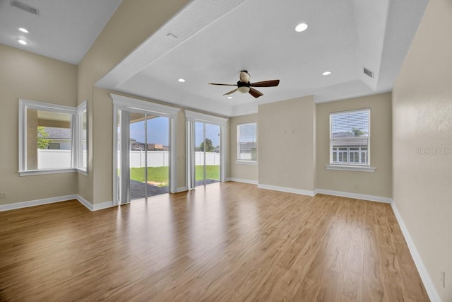 5556 Vintage View Blvd, Lakeland, FL 33812 - unfurnished room featuring a ceiling fan, light wood-style flooring, baseboards, and recessed lighting