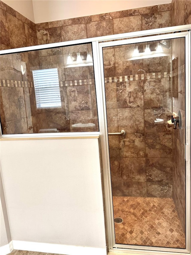 2530 Hanlon Ter, The Villages, FL 32162 - bathroom featuring a stall shower