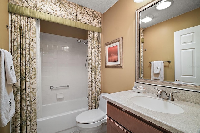 215 Chula Vista Ave, The Villages, FL 32159 - bathroom featuring shower / tub combo, vanity, toilet, and a textured ceiling
