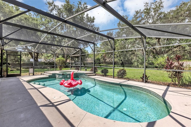 34231 Shadewood Cir, Leesburg, FL 34788 - view of pool featuring a patio, a pool with connected hot tub, glass enclosure, and a lawn