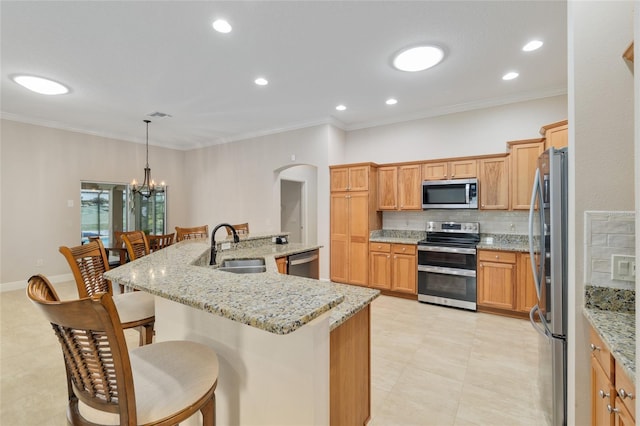 3097 Bureau Path, The Villages, FL 32163 - kitchen featuring stainless steel appliances, a kitchen bar, backsplash, a sink, and arched walkways