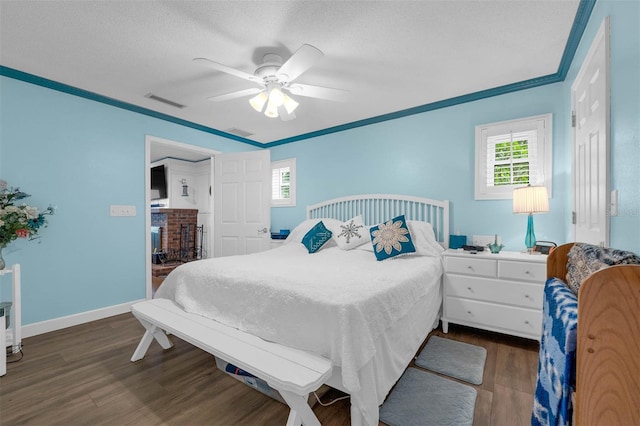 101 Lakeshore Blvd, Saint Cloud, FL 34769 - bedroom with dark wood-style floors, multiple windows, a ceiling fan, baseboards, and ornamental molding