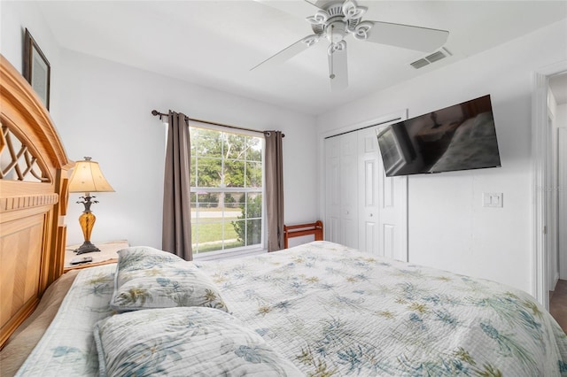 8850 SE 156th St, Summerfield, FL 34491 - bedroom with a closet and ceiling fan