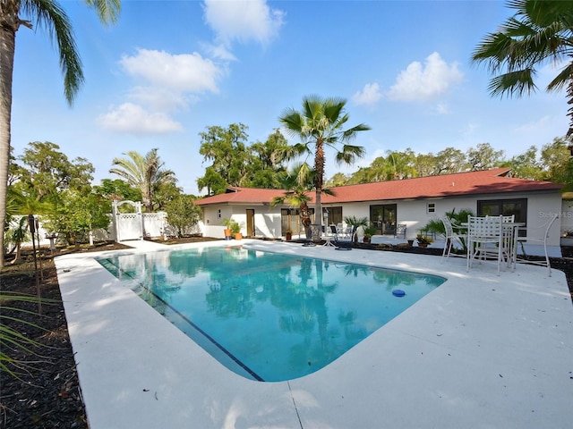 9269 Silver Lake Dr, Leesburg, FL 34788 - outdoor pool featuring a patio area