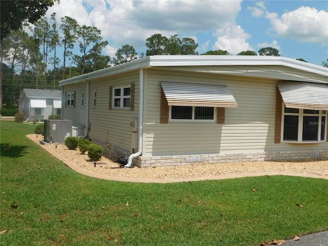 146 Hibiscus Way, Leesburg, FL 34748 - view of property exterior featuring a yard