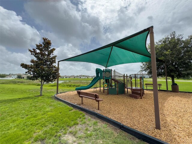 212 Primrose Dr, Davenport, FL 33837 - community play area featuring a yard