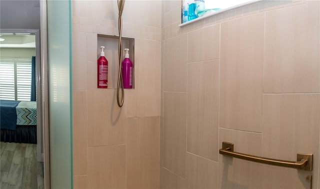 3466 Smedley Rd, The Villages, FL 32163 - full bath with tiled shower, ensuite bathroom, and wood finished floors