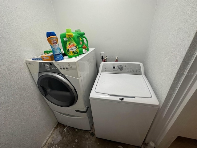 5454-5456 8th Ave, Fort Myers, FL 33907 - laundry area with washing machine and clothes dryer