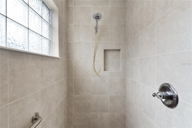 3978 Nottingham Loop, The Villages, FL 32163 - bathroom with a tile shower