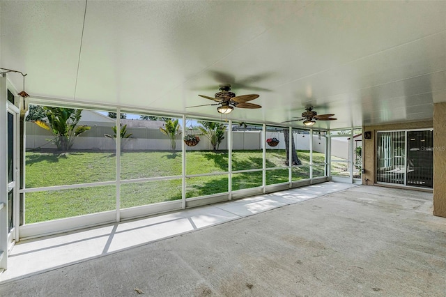 15916 Indian Wells Ct, Clermont, FL 34711 - unfurnished sunroom featuring ceiling fan