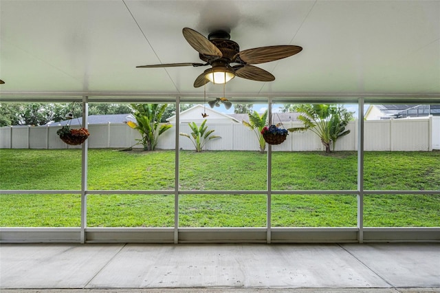 15916 Indian Wells Ct, Clermont, FL 34711 - unfurnished sunroom with a ceiling fan