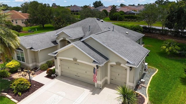 1553 Lynchburg Loop, The Villages, FL 32162 - single story home with an attached garage, stucco siding, a shingled roof, driveway, and a front yard