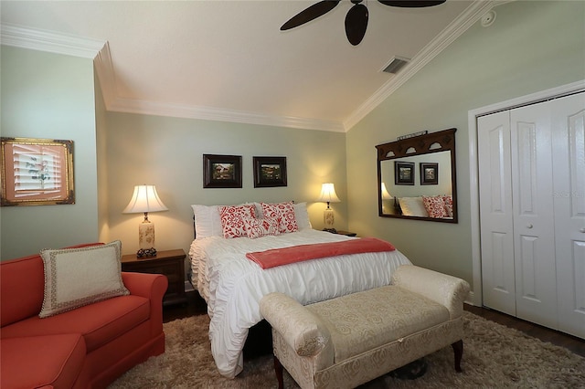 1553 Lynchburg Loop, The Villages, FL 32162 - bedroom with crown molding, a closet, a ceiling fan, and vaulted ceiling