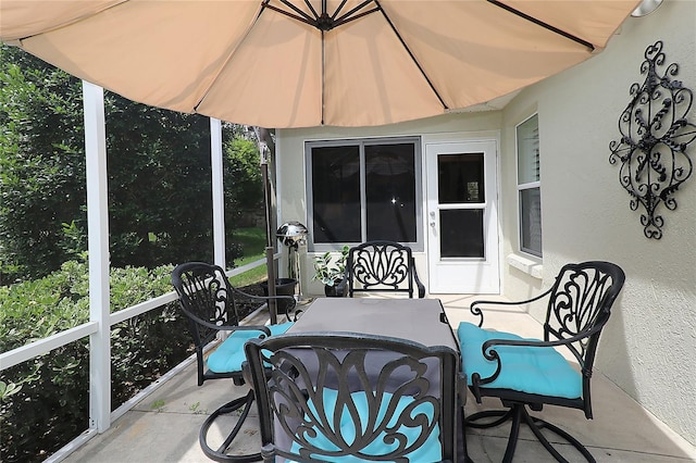 1553 Lynchburg Loop, The Villages, FL 32162 - sunroom with outdoor dining space
