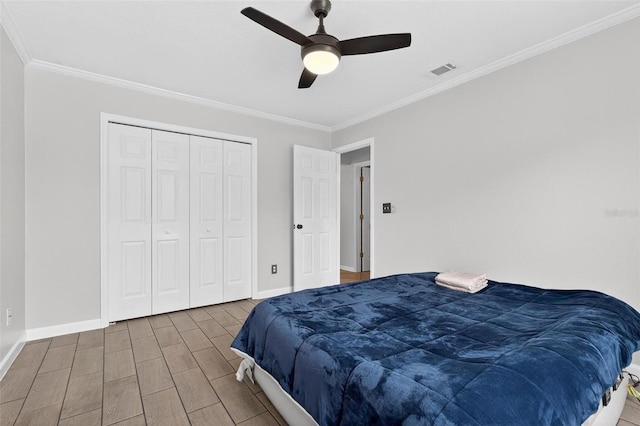 2705 Bayview Dr, Eustis, FL 32726 - bedroom featuring ornamental molding, baseboards, wood tiled floors, a ceiling fan, and a closet