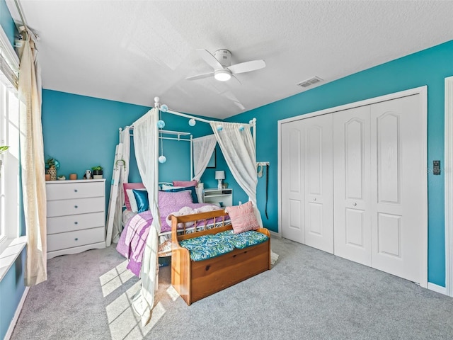 1824 Forest Glen Dr, Fruitland Park, FL 34731 - bedroom featuring carpet flooring, a textured ceiling, a closet, and a ceiling fan