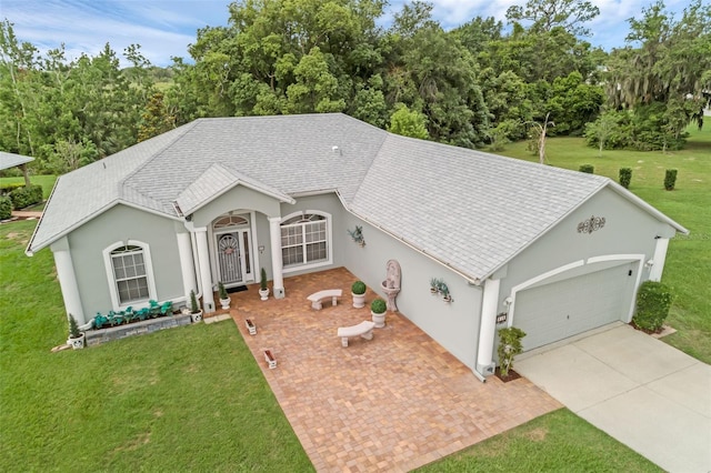 316 Dupont Cir, Howey In The Hills, FL 34737 - ranch-style home with a garage, driveway, stucco siding, and a front yard