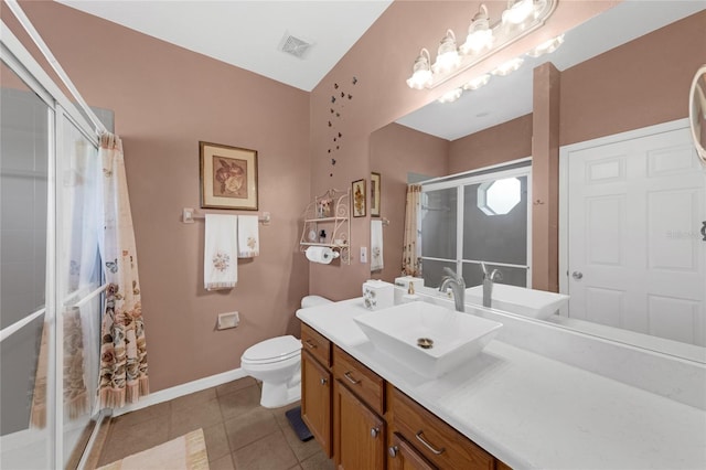 316 Dupont Cir, Howey In The Hills, FL 34737 - bathroom featuring a shower with curtain, vanity, toilet, tile patterned floors, and baseboards