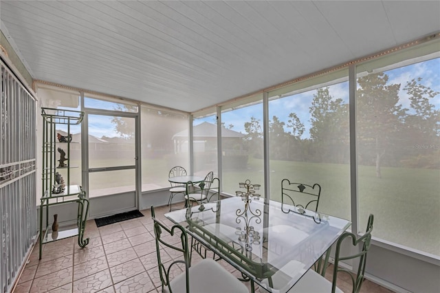 316 Dupont Cir, Howey In The Hills, FL 34737 - sunroom with outdoor dining area