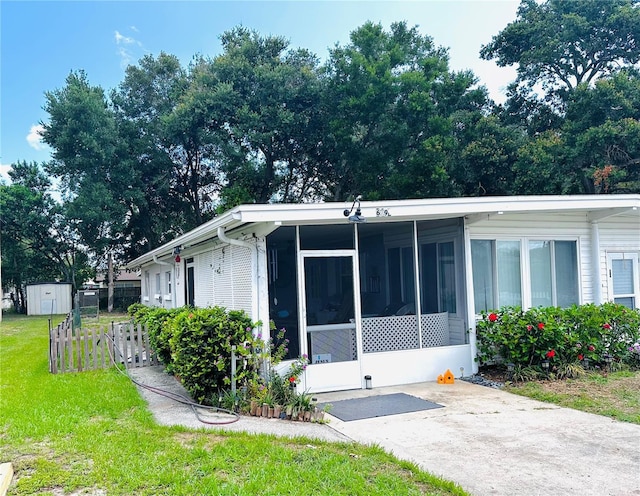 679 Ave Q SE, Winter Haven, FL 33880 - view of front of house featuring a sunroom