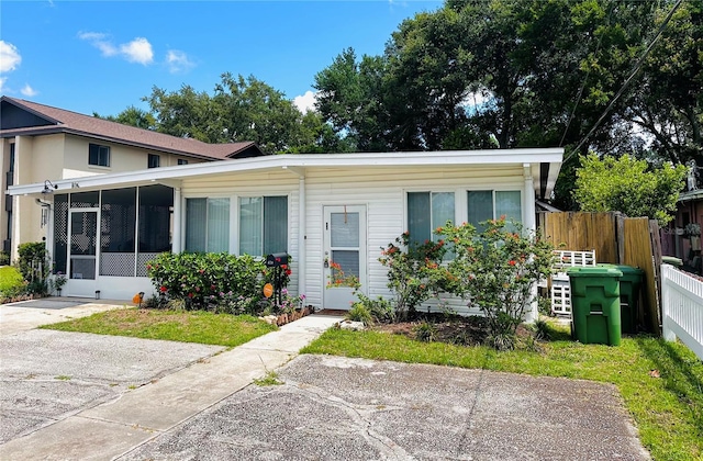 679 Ave Q SE, Winter Haven, FL 33880 - view of front of house with a sunroom
