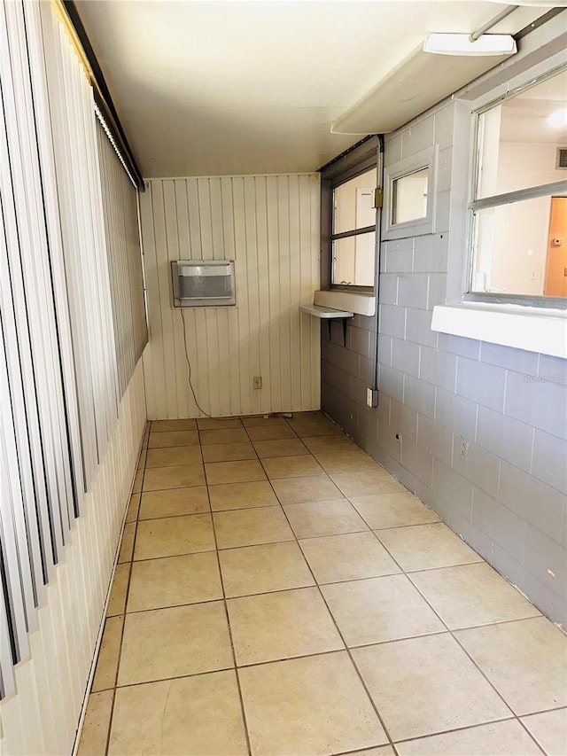 679 Ave Q SE, Winter Haven, FL 33880 - spare room with light tile patterned floors and a wall mounted air conditioner