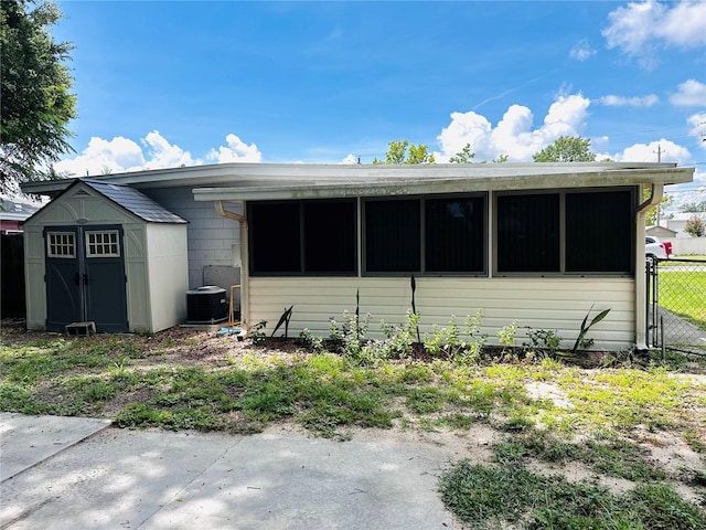 679 Ave Q SE, Winter Haven, FL 33880 - back of property with a storage shed and a sunroom