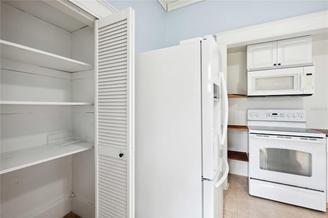 263 NE 1st St, Webster, FL 33597 - view of pantry