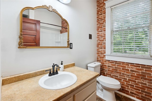 263 NE 1st St, Webster, FL 33597 - bathroom with vanity, toilet, and brick wall