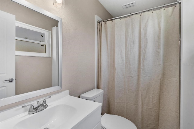 4 Kristin Ln, Eustis, FL 32726 - bathroom featuring toilet, vanity, a textured wall, and a shower with shower curtain