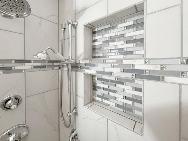 3237 Atwell Ave, The Villages, FL 32162 - full bath with a shower