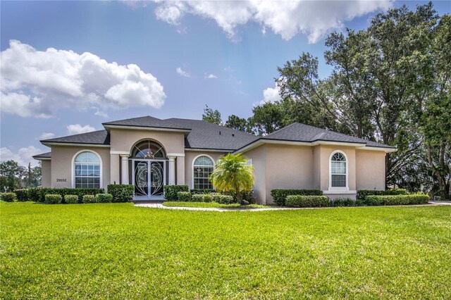 29152 David Ct, Tavares, FL 32778 - view of front facade with stucco siding and a front yard
