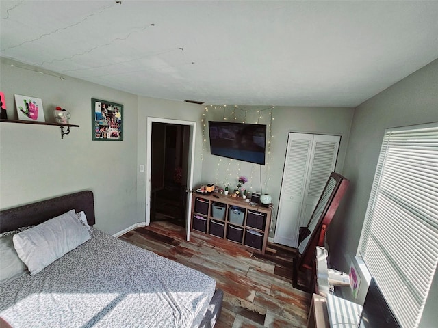 2433 Adams Ave, Deltona, FL 32738 - bedroom featuring wood finished floors, baseboards, and a closet