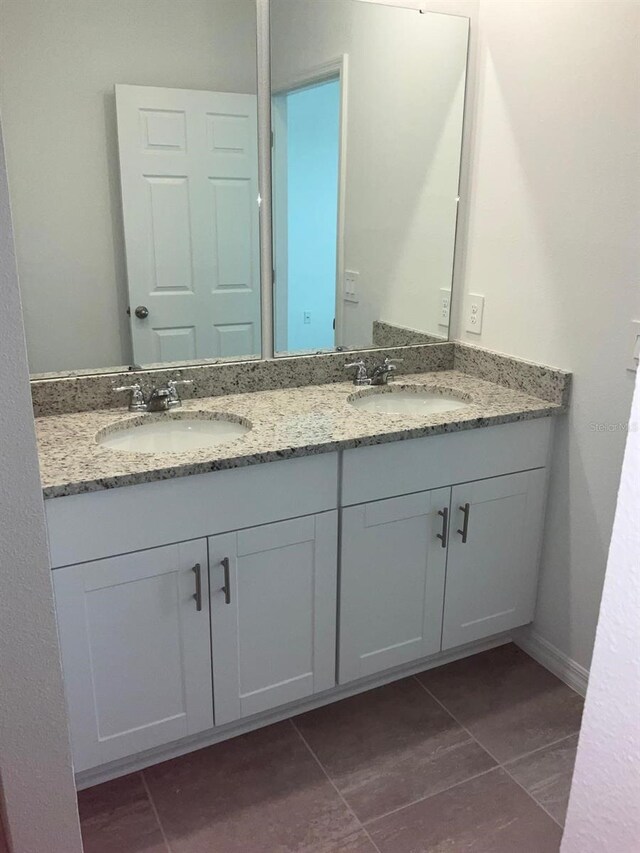 4957 Kaia Ave, Winter Haven, FL 33884 - full bath with double vanity and tile patterned flooring