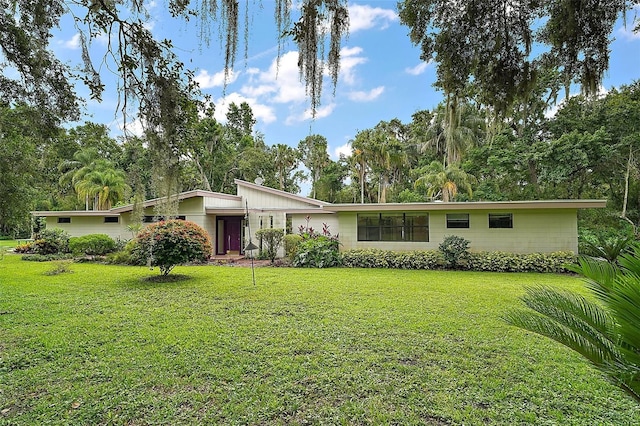 27113 Robertson Rd, Yalaha, FL 34797 - view of front facade with a front lawn