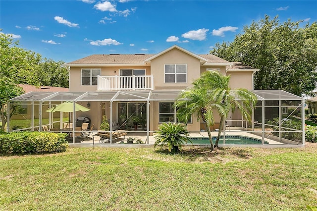 17300 Summer Sun Ct, Clermont, FL 34711 - back of property with a balcony, a patio area, stucco siding, a pool, and a yard