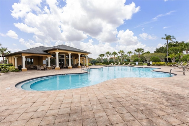 752 Sandy Bar Dr, Winter Garden, FL 34787 - community pool with a patio