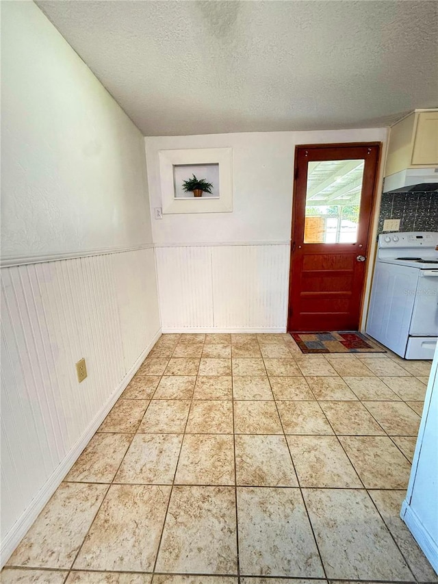 100 W Idlewild Ave, Eustis, FL 32726 - laundry room featuring a textured ceiling, cabinet space, and a wainscoted wall