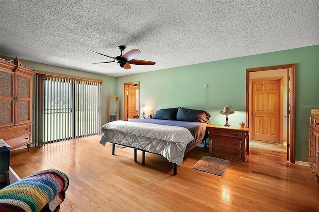 672 E Belt Ave, Bushnell, FL 33513 - bedroom featuring light wood-style floors, a textured ceiling, and ceiling fan