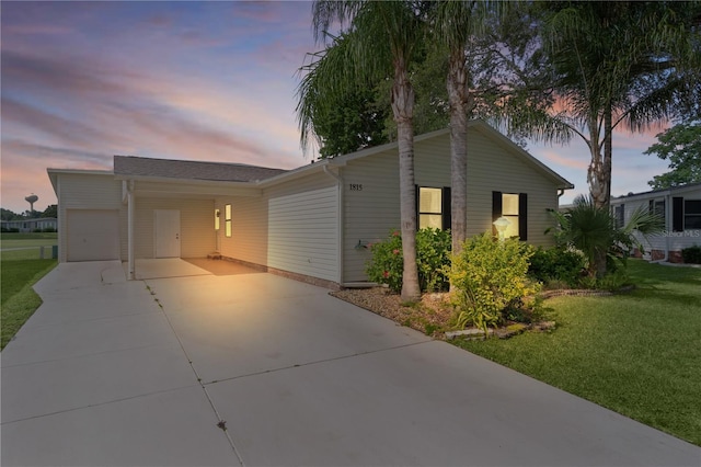 1815 Kaufman Cir, Lady Lake, FL 32159 - view of front of property featuring a front lawn, a garage, and driveway