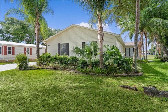 1815 Kaufman Cir, Lady Lake, FL 32159 - view of home's exterior featuring a yard