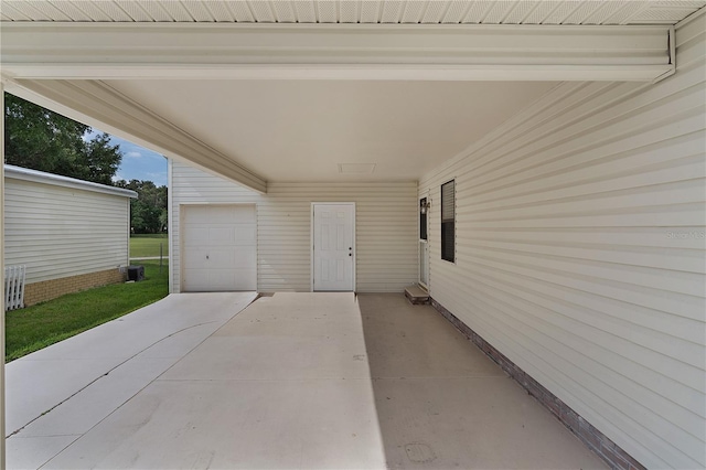 1815 Kaufman Cir, Lady Lake, FL 32159 - garage with a carport