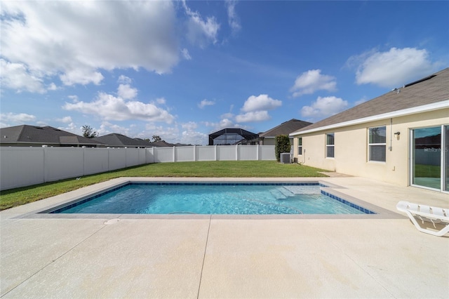 9785 Pepper Tree Trl, Wildwood, FL 34785 - view of swimming pool featuring a patio and a fenced backyard