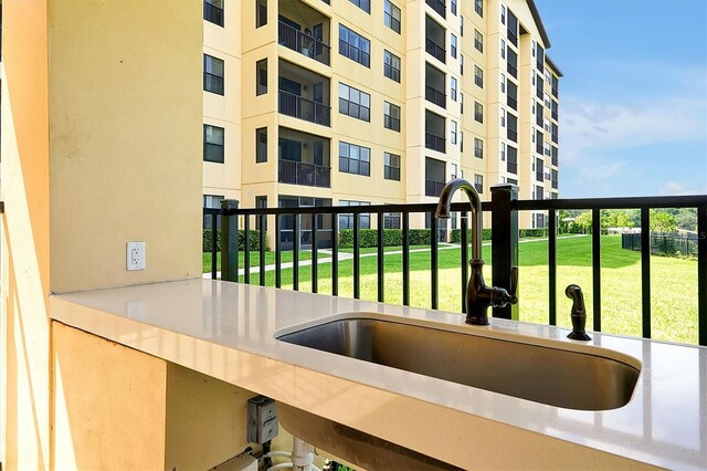 16300 County Road 455 Unit 202, Montverde, FL 34756 - balcony with a sink