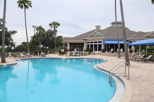 1355 Misty Glen Ln, Clermont, FL 34711 - community pool with a patio area