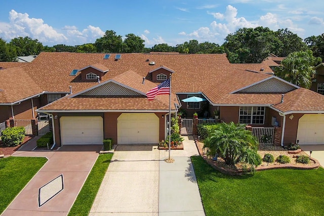 5512 Rosewall Cir, Leesburg, FL 34748 - view of front facade with driveway and a garage