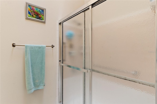 5512 Rosewall Cir, Leesburg, FL 34748 - bathroom with an enclosed shower
