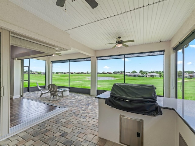 12198 SE 176th Loop, Summerfield, FL 34491 - sunroom featuring a ceiling fan and golf course view