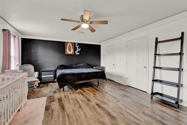 520 Dora Ave, Tavares, FL 32778 - bedroom featuring ornamental molding, light wood-style flooring, and a ceiling fan