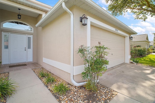 33234 Kaylee Way, Leesburg, FL 34788 - entrance to property with an attached garage, driveway, and stucco siding